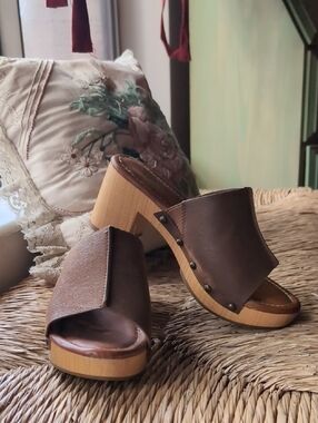 MIA Brown Wood-Platform Open-Toe Mule Sandals